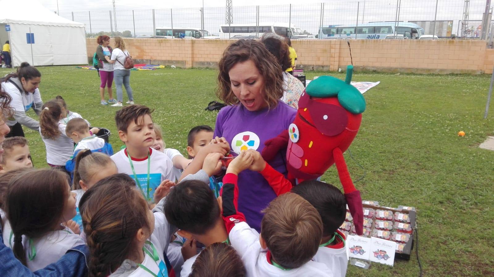 Las Súper Berries difunden los beneficios de frutas y verduras con la Junta de Extremadura