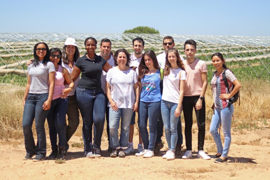 La Facultad de Biología de la Universidad de Sevilla visita nuestros cultivos sostenibles